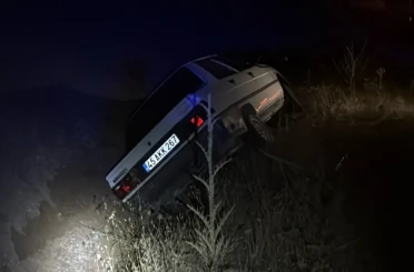 Kontrolden çıkan otomobil araziye savruldu 