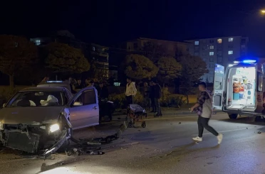 Kontrolden çıkan otomobil refüje çarptı: 1 yaralı