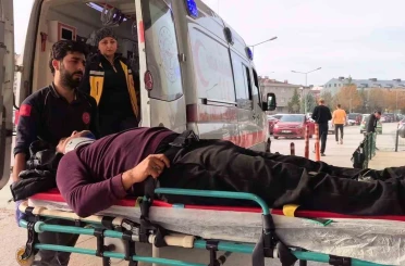 Kontrolden yükünü boşaltan kamyon devrildi : 1 yaralı 