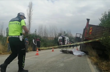 Konya belediyesinin kamyonu Isparta'da kazaya karıştı