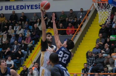 Konya Büyükşehir Basketbol evinde şov yaptı!
