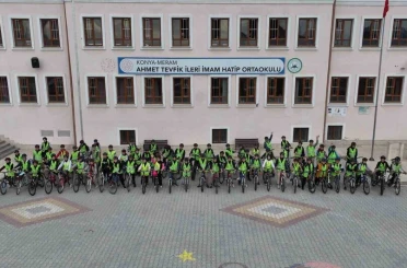 Konya Büyükşehir’in "Güvenli Okul Yolları Projesi" sonrası okula bisikletle giden öğrenci sayısı artıyor 