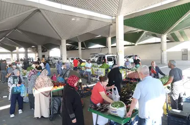 Konya Büyükşehir’in Yerli Ürün Pazarı, üretici ile tüketiciyi doğrudan buluşturuyor