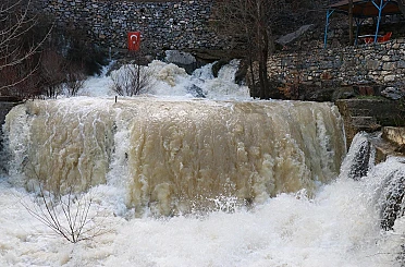 Konya'da eriyen kar suları Göksu Nehri'ni coşturdu