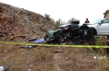 Konya'da otomobiller çarpıştı: 1 ölü, 3 yaralı