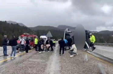 Konya’da yolcu otobüsü devrildi! Çok sayıda yaralı var