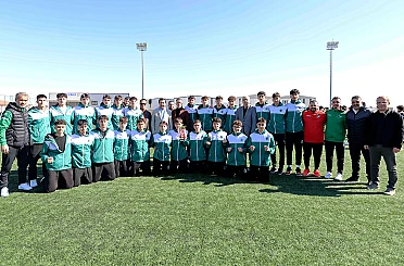 Konya Şampiyonu U16 Takımı Şampiyonluk Kupasını Kaldırdı