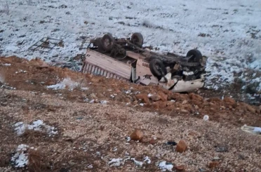 Konya’da kamyonet şarampole devrildi: 4 yaralı 