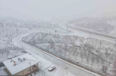 Konya’da kar yağışı ilçeyi beyaza bürüdü