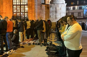 Konya’da Miraç Kandili’nde vatandaşlar camilere akın etti 