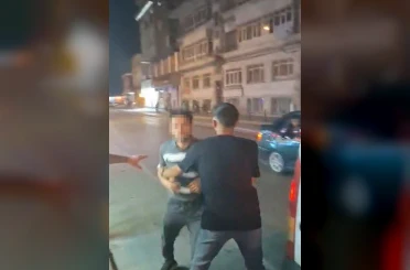 Konya’da motosikletliye saldıran otomobil sürücüsüne para cezası kesilirken aracı trafikten men edildi 