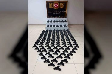 Konya’da polisten kaçakçılık operasyonu: 228 adet ruhsatsız tabanca ele geçirildi 