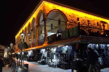 Konya’da Ramazan ayının son teravihinde camiler doldu