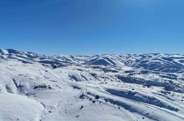 Konya’nın çatısında kar yağışı yüzleri güldürdü 