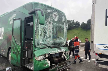 Konyaspor U-19 futbol takımını taşıyan otobüs kaza yaptı: 3 yaralı 