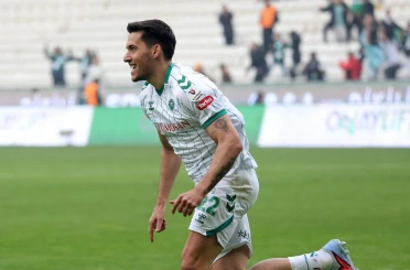 Konyaspor'un gol silahı takımda kalıyor: Trabzonspor'dan net açıklama geldi