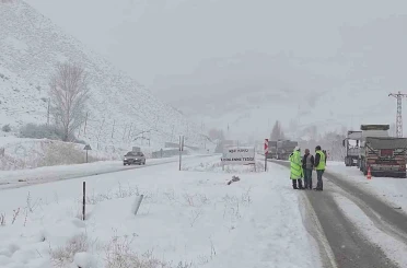 Kop Geçidi’nde çığ: Bitmeyen Kop Tüneli kış çilesini yine hatırlattı 