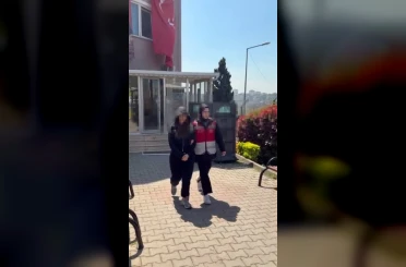 Köpeği camdan sarkıttı, o anları kayda aldı 