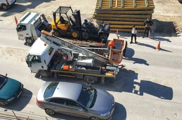 Köprüde arıza yapan kamyonet trafiği felç etti 