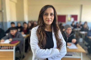 Koreceyi kendi çabasıyla öğrenen Vanlı öğretmen öğrencilerine ilham oluyor 