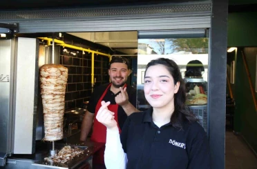 Kore’de döner kesmeyi öğrendiler Eskişehir’de dükkan açtılar 