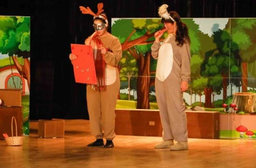 Körfez’de minik öğrenciler "Haylaz Tavşan" oyunuyla eğlendi 