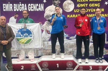 Körfezli karateciler Bursa’dan madalyayla döndü 
