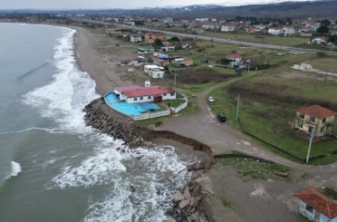 Korkutan kıyı erozyonu: Deniz 50 metre içeri girdi 