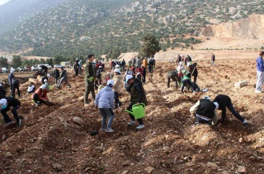 Korkuteli’nde 3 bin fidan toprakla buluştu 