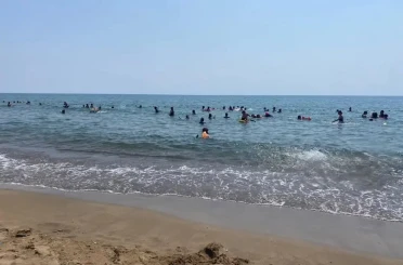 Koruma altındaki çocuklar deniz kampında moral depoladı 