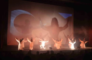 Koruma altındaki çocuklardan duygulandıran performans: "Harman yeri 1915" Erzurum’da sahnelendi 