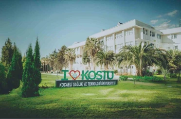 KOSTÜ, YÖK’ün 2025 izleme raporunda üst sıralarda yer aldı 