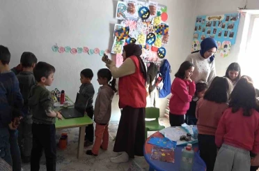 Köy çocukları, gençlik merkezi gönüllüleriyle doyasıya eğlendi 