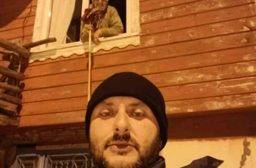 Köy muhtarı yaşlı kadının ilaçlarını 2 kilometre yürüyerek ulaştırdı 