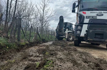 Köy yollarında yağmur suyu çalışması 