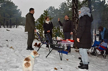 Köyceğiz Kaymakamı Kumcu, vatandaşların kar keyfine ortak oldu 