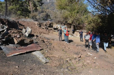 Köyceğiz Kaymakamı Kumcu, yangından zarar gören vatandaşlarla buluştu