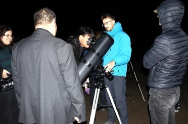 Köyceğiz’de öğrenciler Ay’ı teleskopla inceledi 