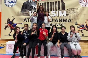 Köyceğizli güreşçi kızlar madalyaları topladı 