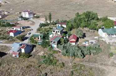Köye yerleşen kamu emeklisi, köyde kafeye çevirdiği iki katlı evinde vatandaşlara hizmet veriyor
