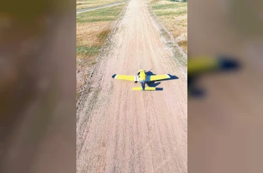 Köyüne uçakla gelmişti, şimdi 430 metrelik pisti oldu 
