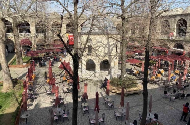 Koza Han’da masalar geri döndü, vatandaş yeniden tarihle buluştu 