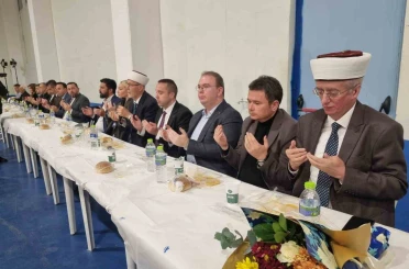 Kozlukebir Domruköy’de yüzlerce kişi iftarda buluştu 