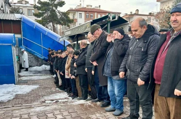 Krikonun kayması ile otobüsün altında kalan genç toprağa verildi 