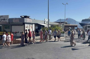 Kruvaziyer gemisi bin 769 yolcu 733 mürettebatlı Alanya’ya demirledi 