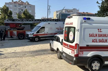 Küçükçekmece’de 3 aydır maaş alamayan işçiler inşaatın tepesine çıktılar 