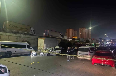 Küçükçekmece’de bir otomobil dur ihtarına uymadı: 1 polis yaralandı 
