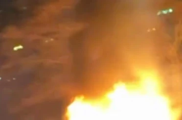 Küçükçekmece’de göl ağzındaki iki kayık alev alev yandı 