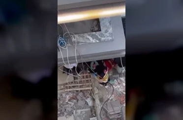 Küçükçekmece’de inşaattan düşen işçi ağır yalandı 