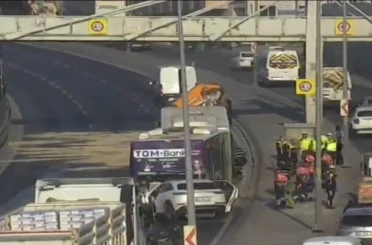 Küçükçekmece’de otomobil, İETT otobüsüne çarptı: 3 ölü 